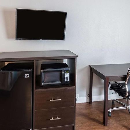 Econo Lodge Mineral Wells Екстериор снимка