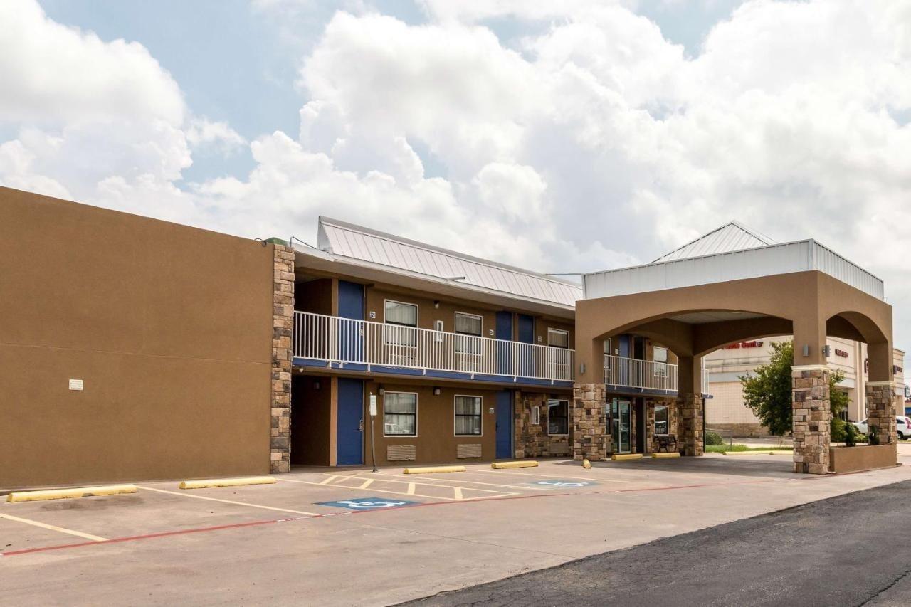 Econo Lodge Mineral Wells Екстериор снимка