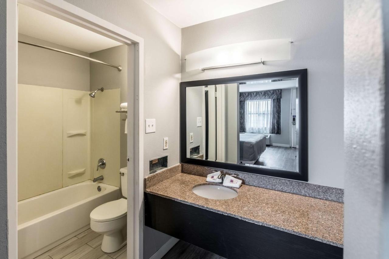 Econo Lodge Mineral Wells Екстериор снимка
