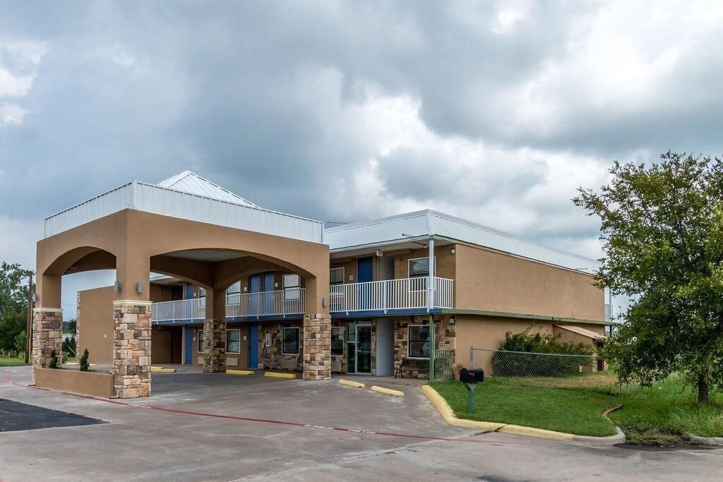 Econo Lodge Mineral Wells Екстериор снимка