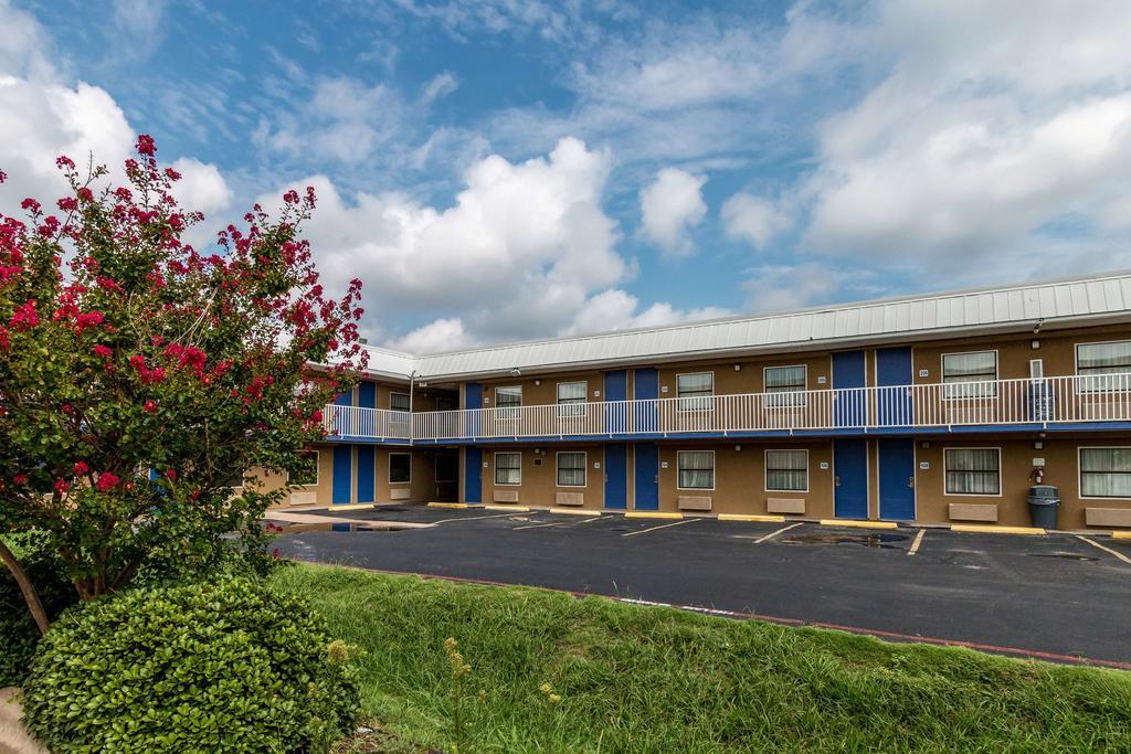 Econo Lodge Mineral Wells Екстериор снимка