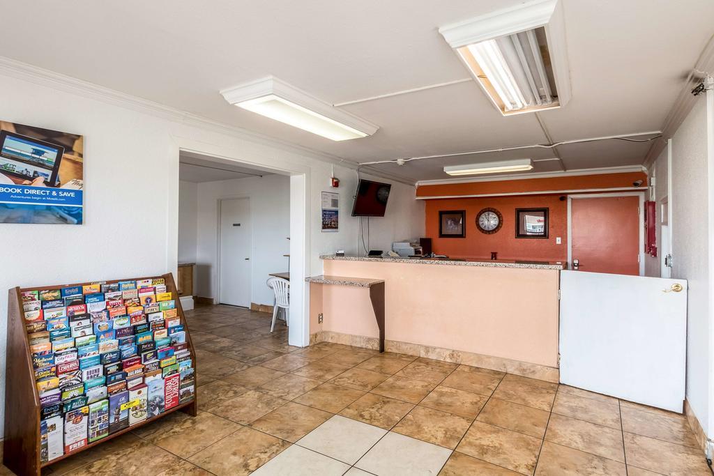 Econo Lodge Mineral Wells Екстериор снимка